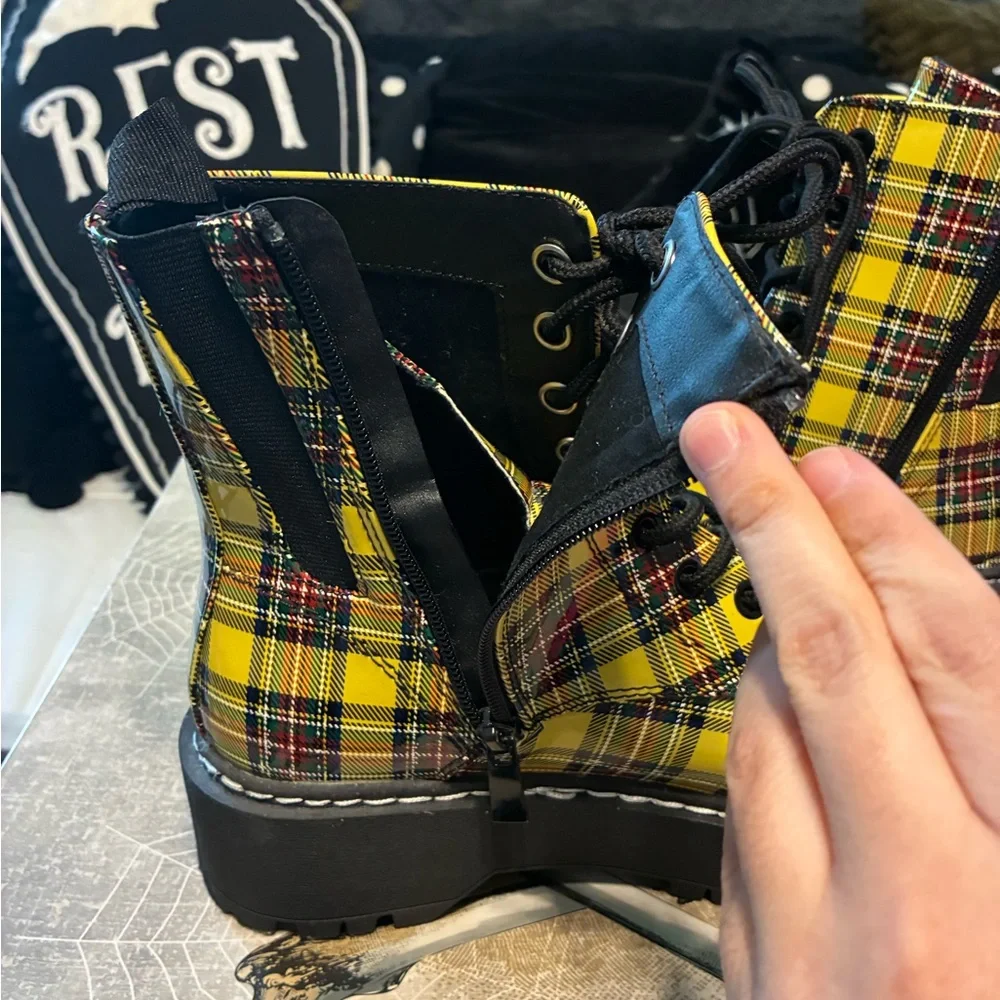 Betsey Johnson Torrid Plaid Platform Combat Boots Lace Up Zipper Side 7.5 Wide - Picture 6 of 12